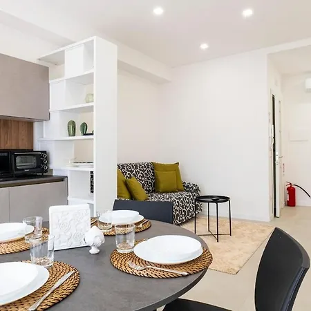 Trilocale 60mq Con Cucina E Balconi - Vomero Hill Apartamento