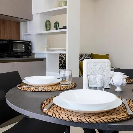 Apartamento Trilocale 60mq Con Cucina E Balconi - Vomero Hill